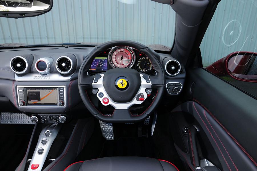  Ferrari California T 2014 года  (UK) (фото 2 из 14)